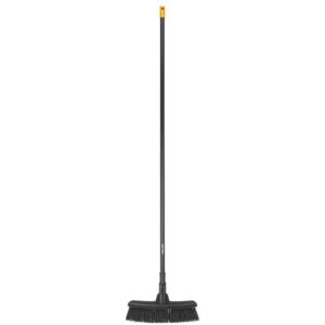 Fiskars Solid univerzális kültéri seprű